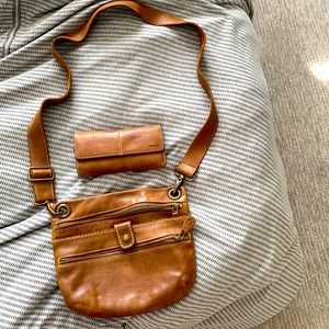 Roots crossbody purse with matching wallet 4” long x 7” wide.
